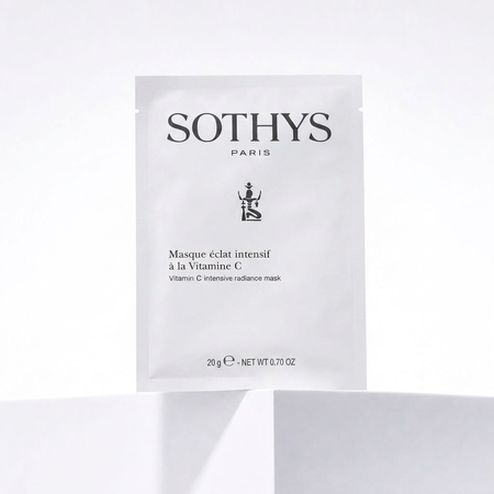 Masque Éclat Intensif en sachet blanc minimaliste en papier, packaging sobre avec logo noir Sothys Paris.